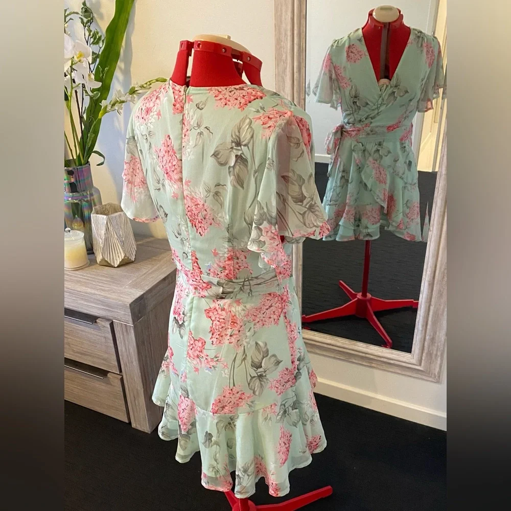 Size 12 - SAINTS + SECRETS Minty floral floaty mini dress - Picture 8 of 15